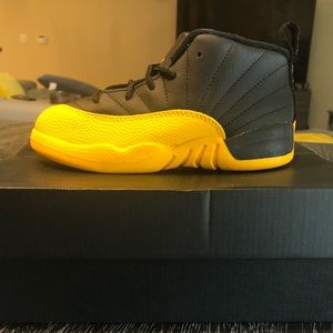 Air Jordan retro 12 size 9c black and gold